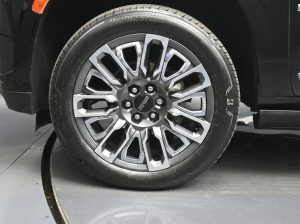 2024 GMC Yukon XL Denali Ultimate — thumbnail 7