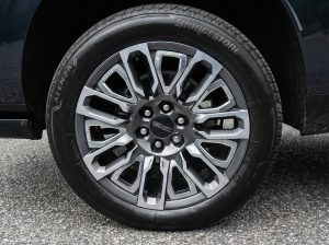 2024 GMC Yukon XL Denali Ultimate — thumbnail 8