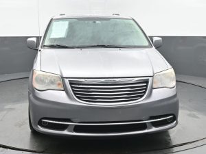 Used 2013 Chrysler Town & Country Touring — thumbnail 8